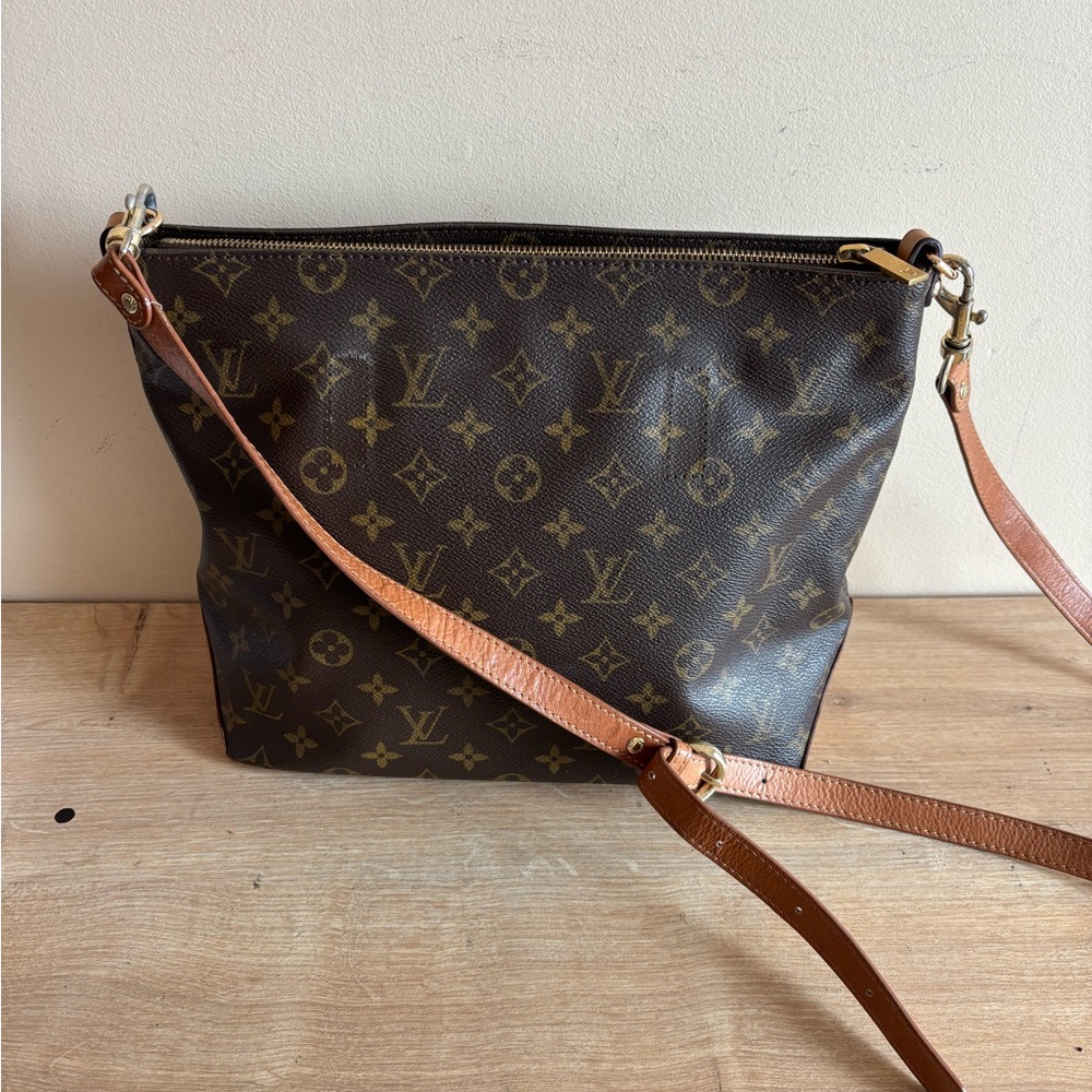 Authentic Louis Vuitton monogram shoulder crossbody bag - Picture 7 of 10